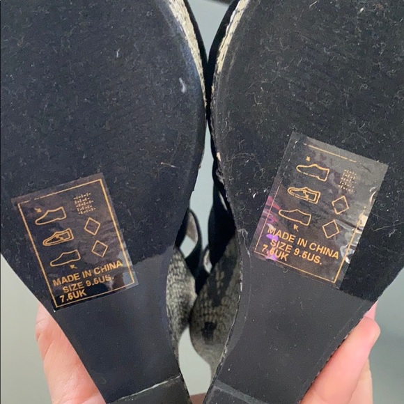 Shoedazzle Wedge Sandals - Picture 3 of 4